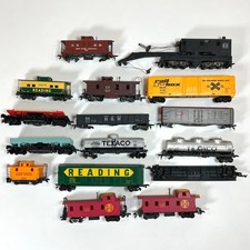 Lot of 16 HO Scale Assorted Rolling Stock Boxcar Caboose Gondola Crane Tank Cars