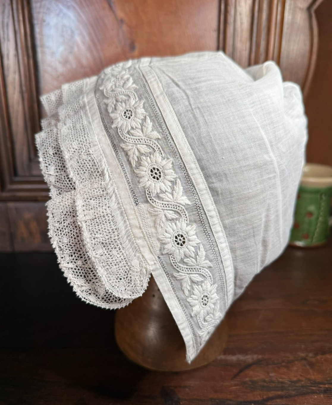 And Lace - Headdress In Fine Embroidered Linen - 19th Centur