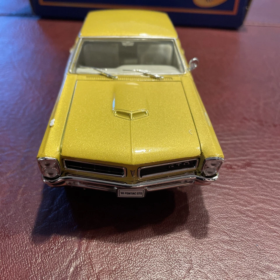WELLY 1:26 1965 PONTIAC GTO AMERICAN MINT DIE CAST CAR W INSERT/BOX/CERTIFICATE - Image 2 of 4