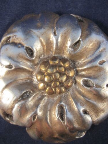 World Art 1141 Wall Decoration Silver & Gold Painted Composite Flower 5" dia EXC - Afbeelding 1 van 4