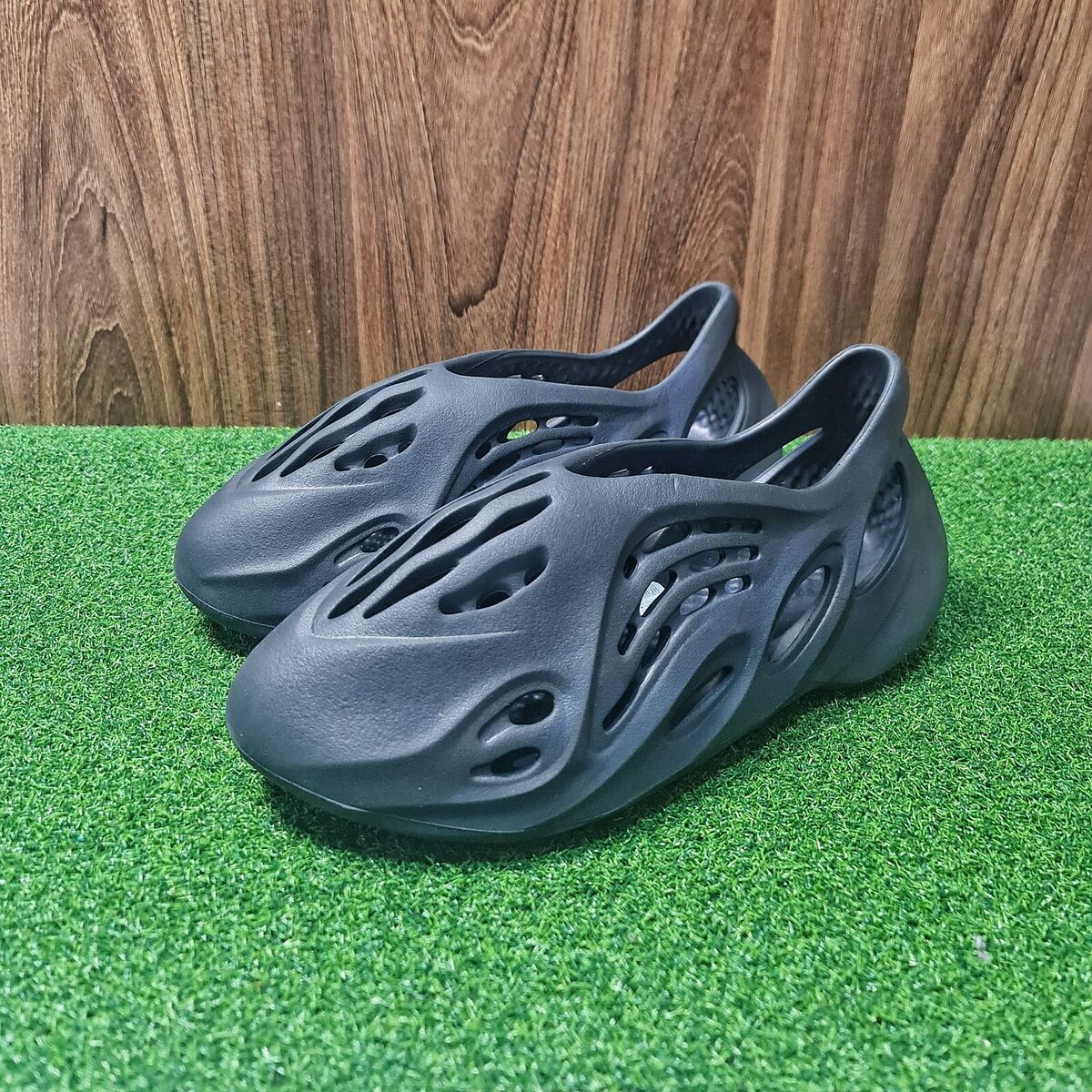 Mens Size 11 US - Adidas Yeezy Foam Runner “Mineral Blue Mens Size 11 US - Adidas Yeezy Foam Runner “Mineral Blue