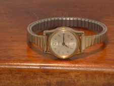 Pre-Owned Women’s Gold Timex Stretch Band Watch