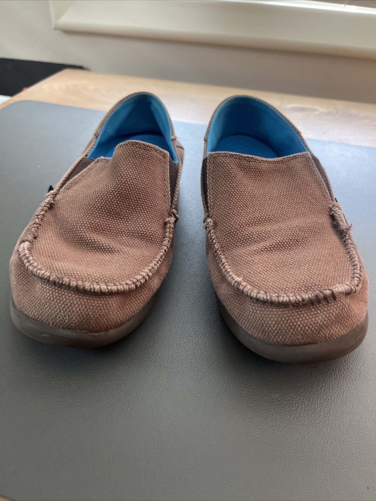 Crocs Santa Cruz Kids Loafers Brown Size 4 Comfortable Slip-On-image