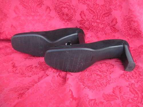 Stuart Weitzman Classic Black Suede Pumps Silver Buckle Kiltie 8N - Picture 7 of 9