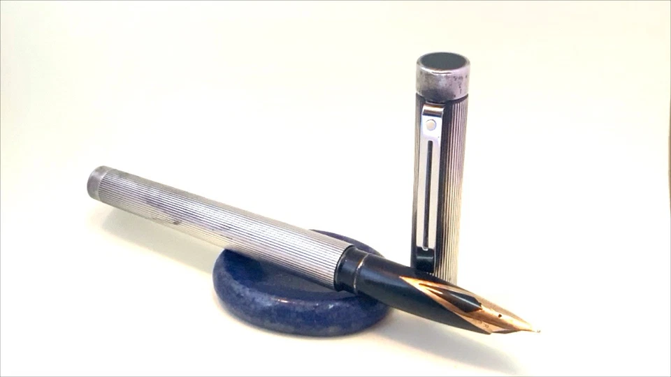 Sheaffer Targa Solid Silver Fountain Pen Fluted Finish 14K Gold M Nib 13.5cm - Image 2 of 4