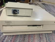 Commodore Amiga 3000 Desktop Computer, Keyboard, and Pregnant Mouse-It works!