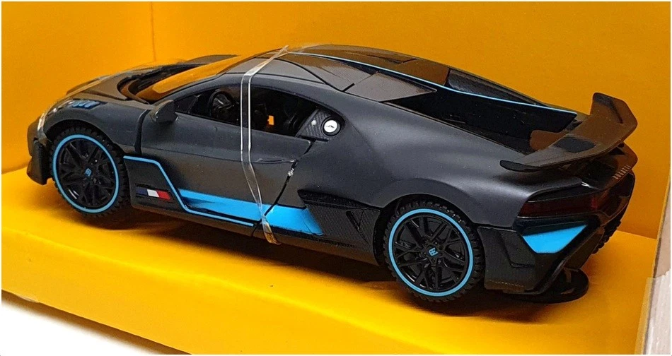 Rastar 1/32 Scale Diecast 64210 - Bugatti Divo - Matt Grey/Blue - Image 2 of 4
