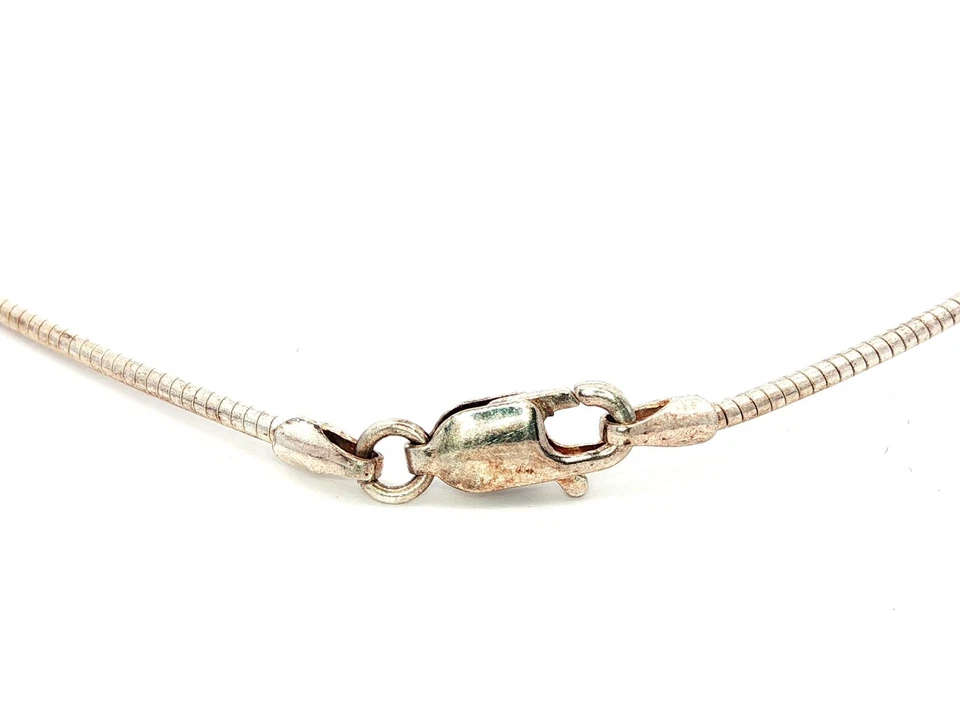 Collar colgante geométrico apilado de ónix negro graduado de plata de ley Foto 3 de 4