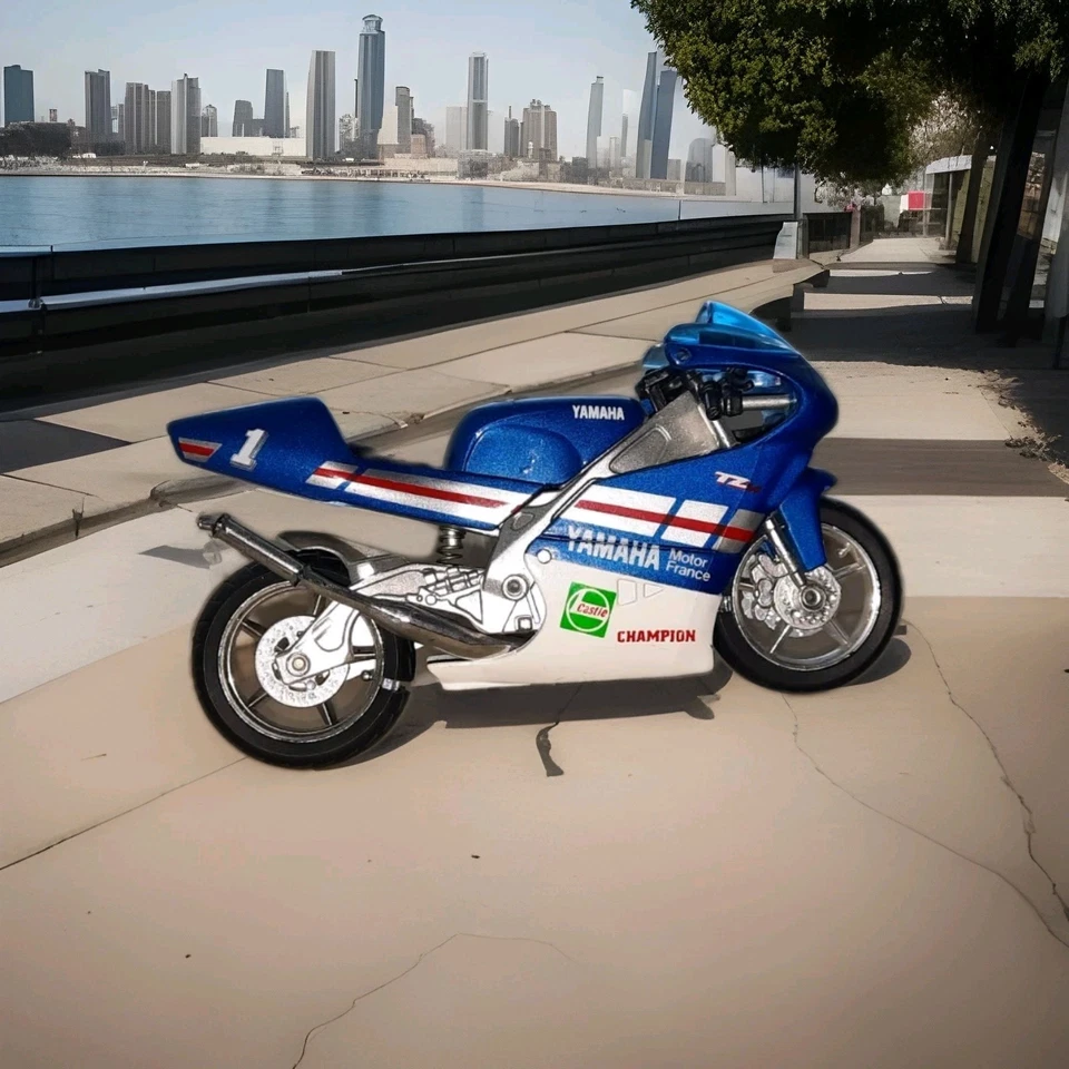 YAMAHA TZ MODELL BLAU Einsitzer 1:18  Vitrinenmodell Gebraucht - Bild 2 von 4