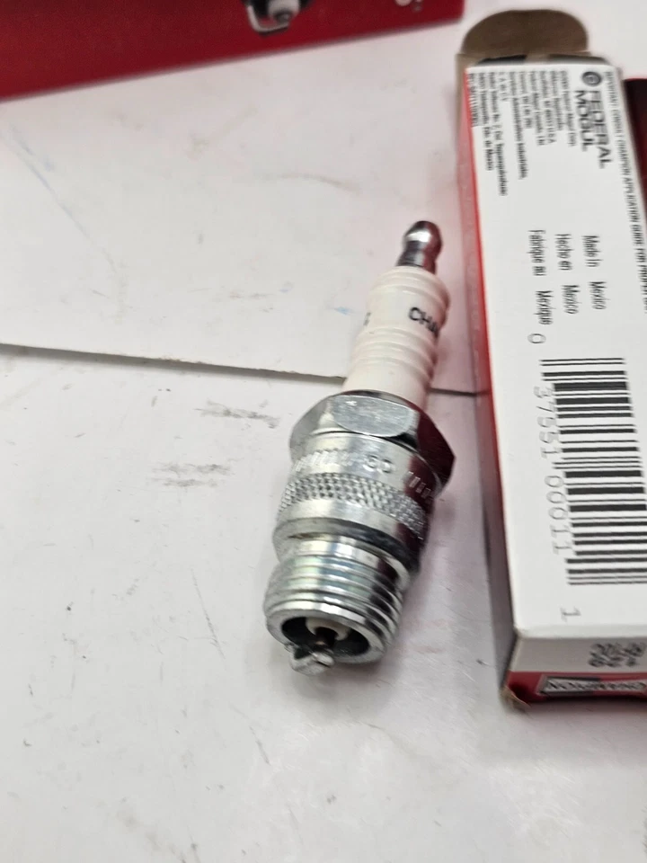 (CANTIDAD 8) Bujía Champion Copper Plus 129 RF10C para Dodge Ram 3500 1994 Foto 3 de 4