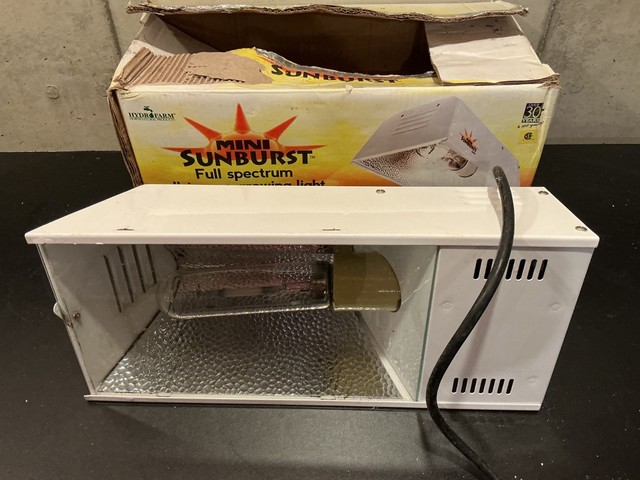 Hydrofarm SBM150S Mini Sunburst with HPS Lamp