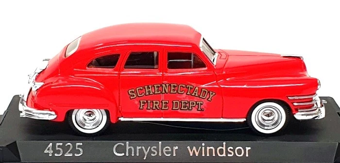 Solido 1/43 Scale 4525 - Chrysler Windsor Schenectady Fire Dept. - Red - Image 3 of 4