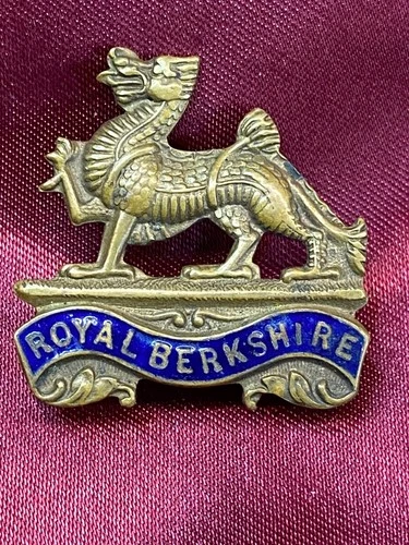 WW1/WW2 Royal Berkshire Enamel Sweetheart Brooch with Fixing