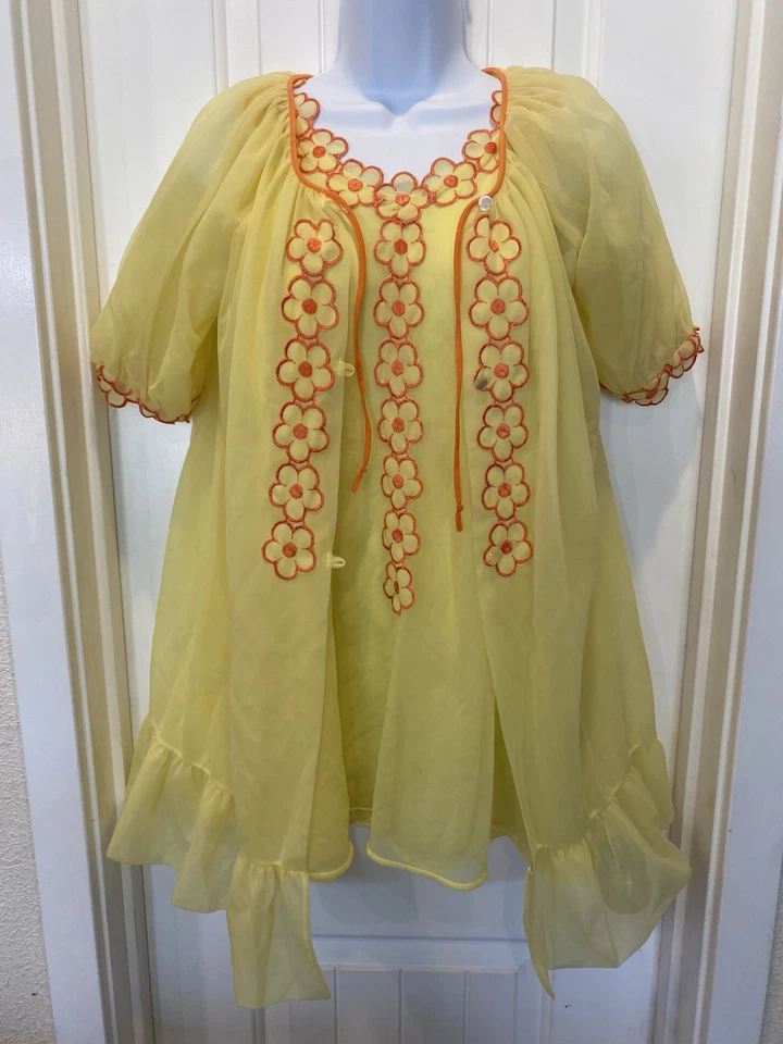 Vintage 70s Dorsay Montex’ Peignoir Babydoll Nightgown Robe Set - US Small - Image 2 of 4