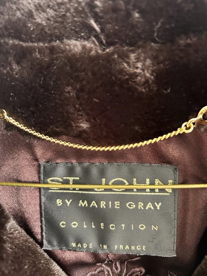 Fur coat from the St. John by Marie Gray collection made In France - Image 2 of 4