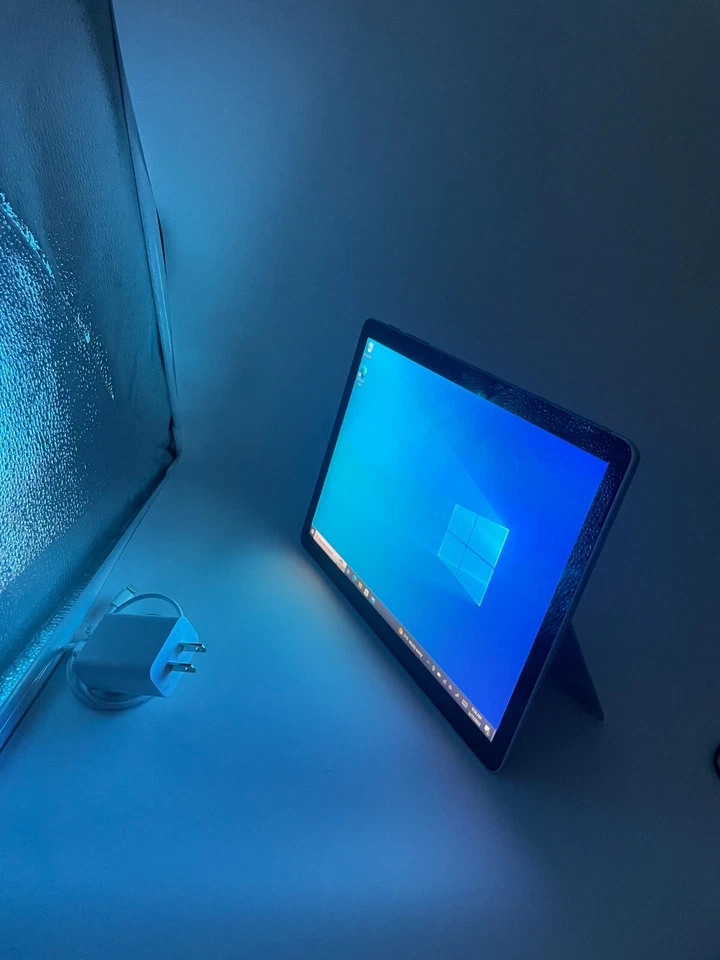 Microsoft Surface Go 2 1926 Windows 10 Pro Pentium 1.70GHz 64GB  Wi-Fi  Silver - Image 3 of 4