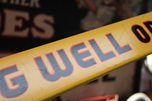 RARE 1950s WISHING WELL ORANGE STAMPED PAINTED METAL DOOR PUSH BAR SIGN SODA POP - Picture 9 of 16