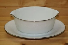 Noritake Reina Gravy Boat or Sauce Bowl with Underplate, 8 1/4"