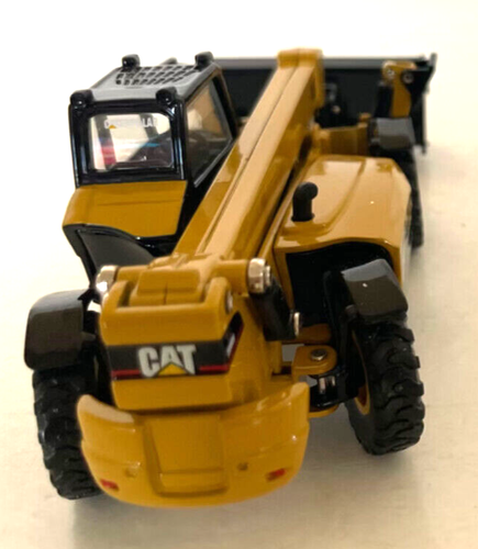 1:50 Caterpillar TH360B Shooting Boom with Attachments By Norscot - Picture 3 of 7