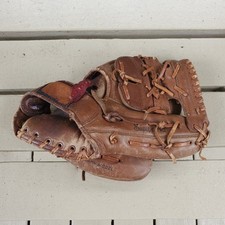 Vintage Spalding 42-133. 11" Leather Glove, Right Handed Throwing, Made in USA