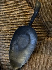 Ancienne Pelle À Grain En Étain Jean Goardère