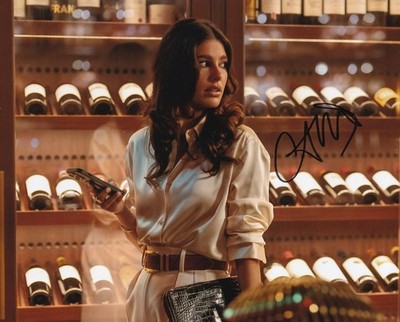 CAMILA MORRONE signed Autogramm 20x25cm NIGHT MANAGER in Person autograph COA