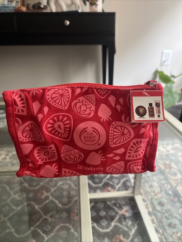 Body Shop Strawberry Gift Set