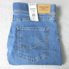 Levi Strauss Signature Women Size 12 34x23 Capri Jeans Pull On Totally Shaping