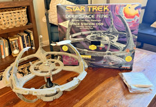 Star Trek: Deep Space Nine - Space Station Pl...