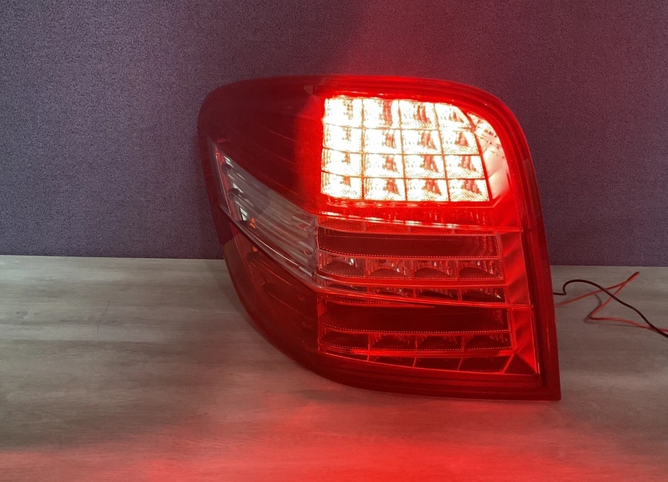 ⭐️2009-2011 Mercedes-Benz W164 ML350 Lâmpada traseira LED lateral esquerda do motorista fabricante de equipamento original - Imagem 2 de 4