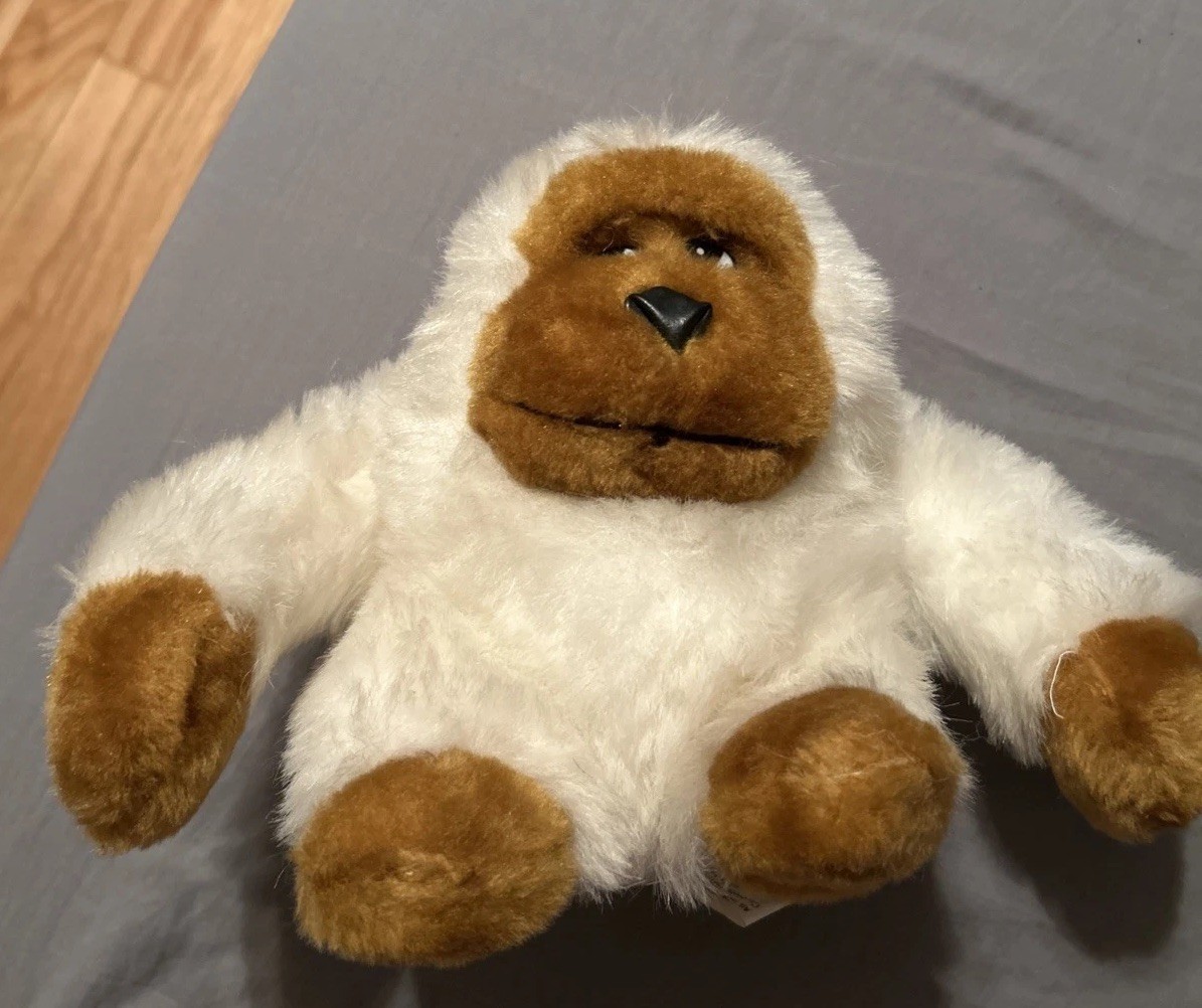 Vintage 1993 White Chimp “Riller” Ape Gorilla Plush Fable Toy Monkey