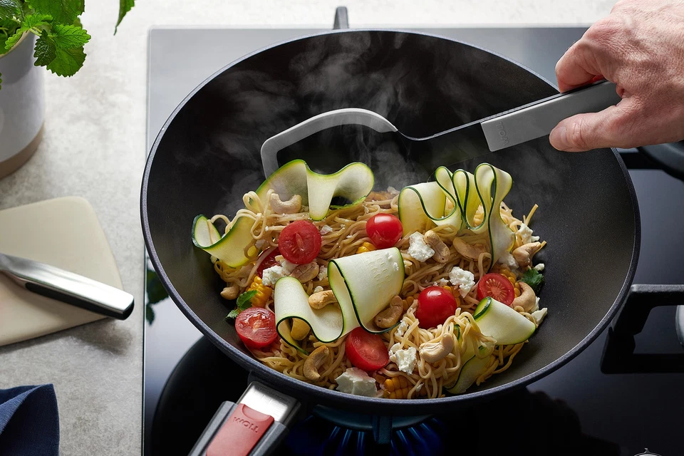 WOLL Guss-Schwenkpfanne Diamond Lite Induktion Schwarz 30 cm 10 cm Höhe - Bild 3 von 4