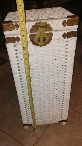 Vintage Antique White Painted Wicker Lift Top Storage/Laundry Basket - Picture 10 of 12