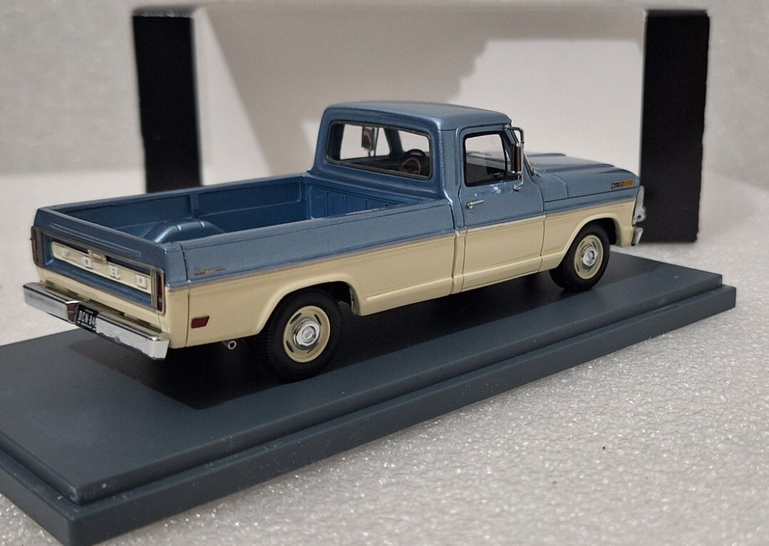 Ford USA F-100 Pick-Up 1968 Light Blue Met White 1:43 Neo 44846