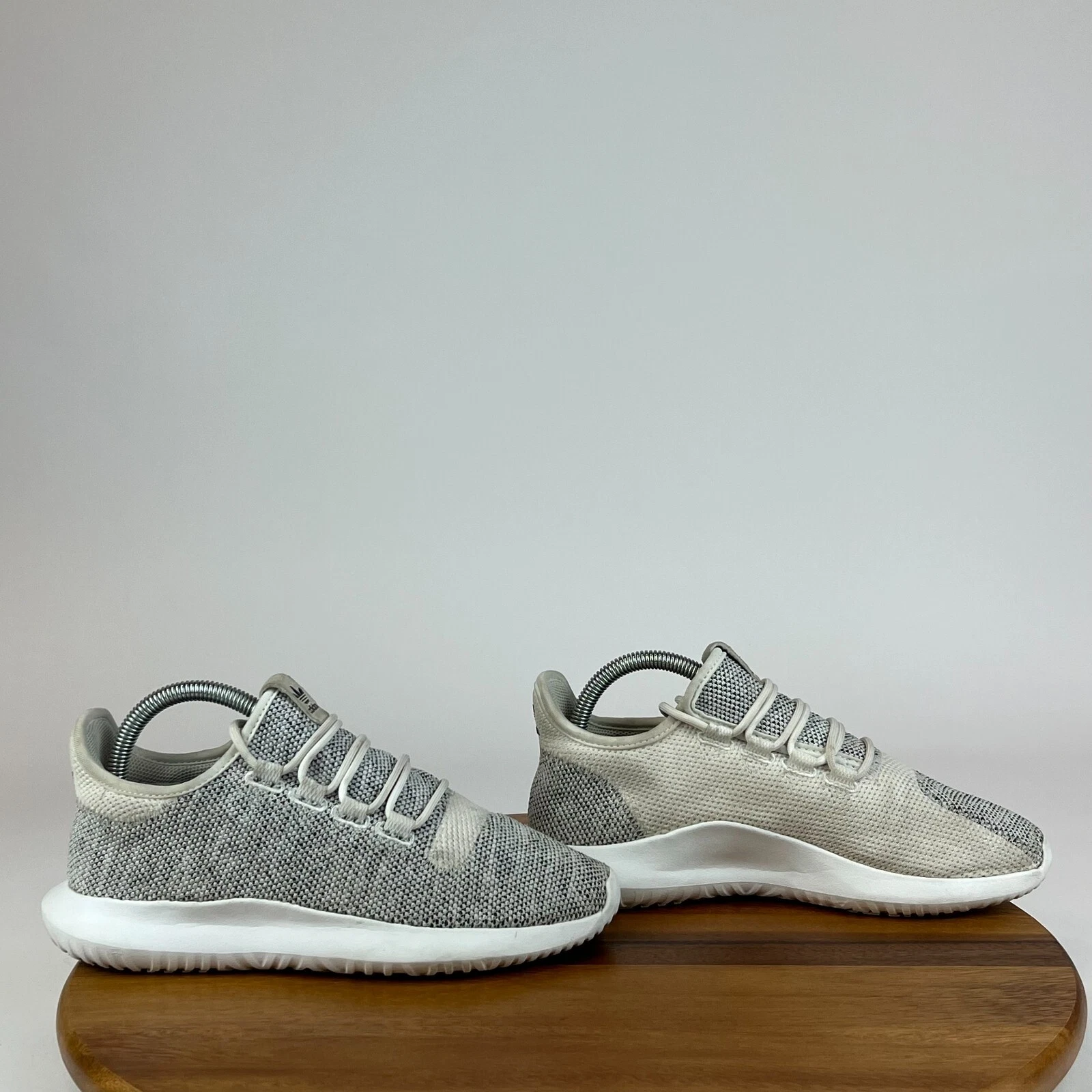 Scarpe da ginnastica Adidas in maglia tubolare per bambini grandi misura 5 5 Y ottime condizioni