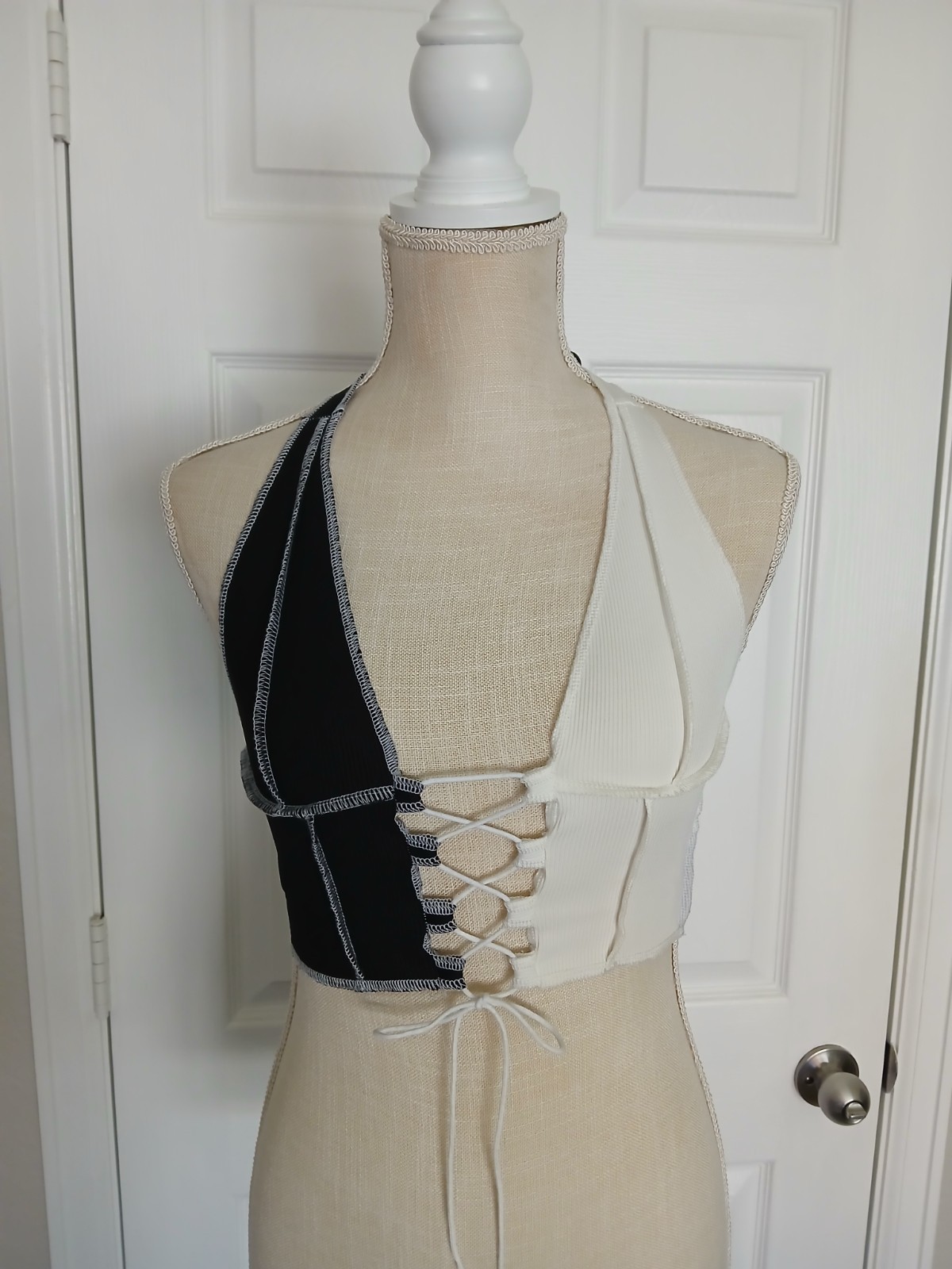 Black White Halter Lace Up Crop Top XS Bralette Festival Y2K Beach Summer Sexy