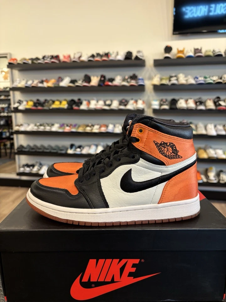 Jordan 1 Retro OG Alto Satén Roto Tablero Trasero Talla 7W (5.5 Para Hombre) Usado Foto 3 de 4