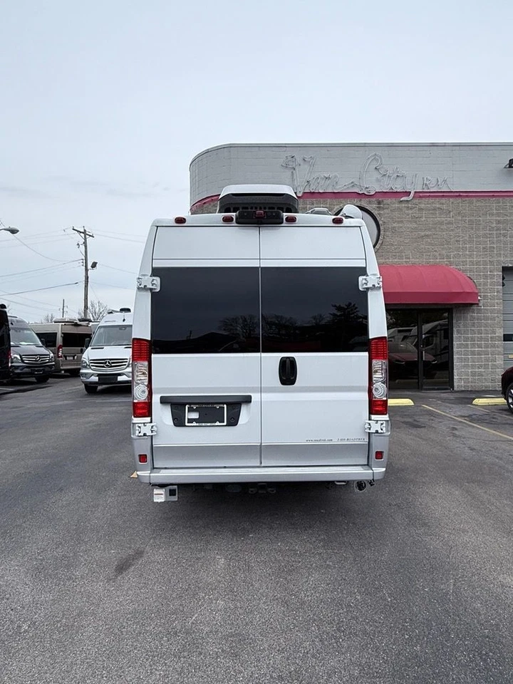 2024 Roadtrek Chase 50 20' Class B Motorhome C54179912 - Image 2 of 4