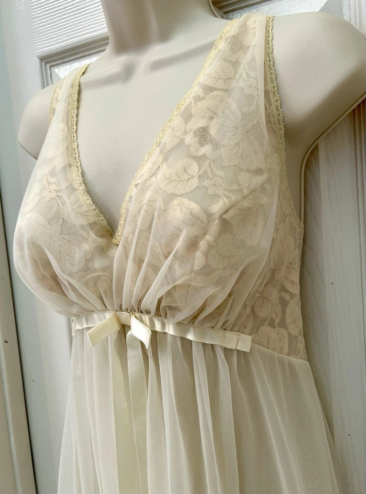 Camisón largo con capa de gasa Vanity Fair Peignoir amarillo champán talla 34 de colección Foto 2 de 4