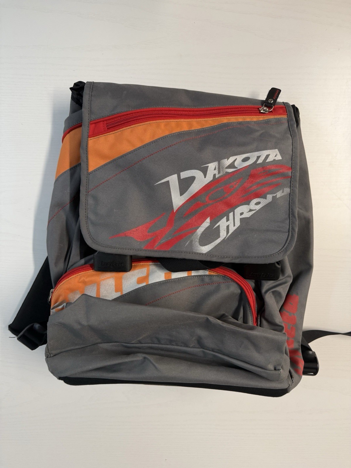 Invicta Zaino Dakota Sport in tessuto grigio arancione rosso nero spallacci