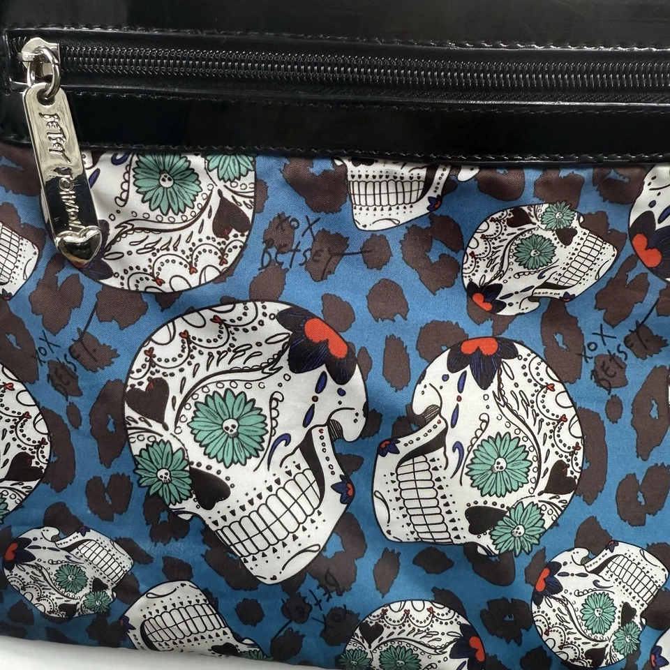 Bolso de mano basculante G2U Betsey Johnson Sugar Skulls charol negro fin de semana Y2K Foto 3 de 4