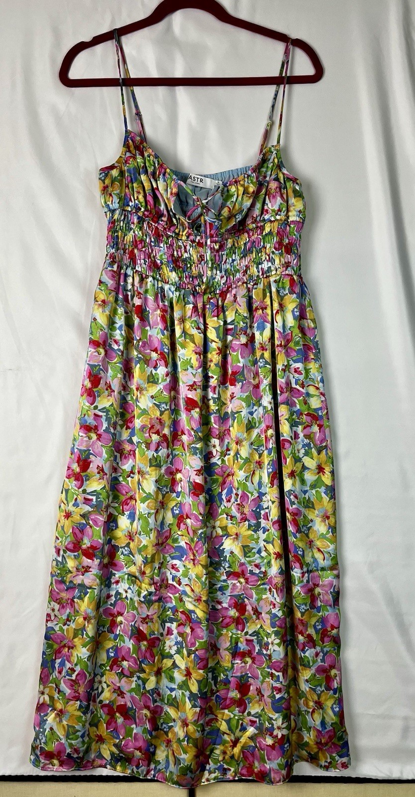 ASTR The Label Floral Silky Colorful Midi Dress Fully Lined in size M