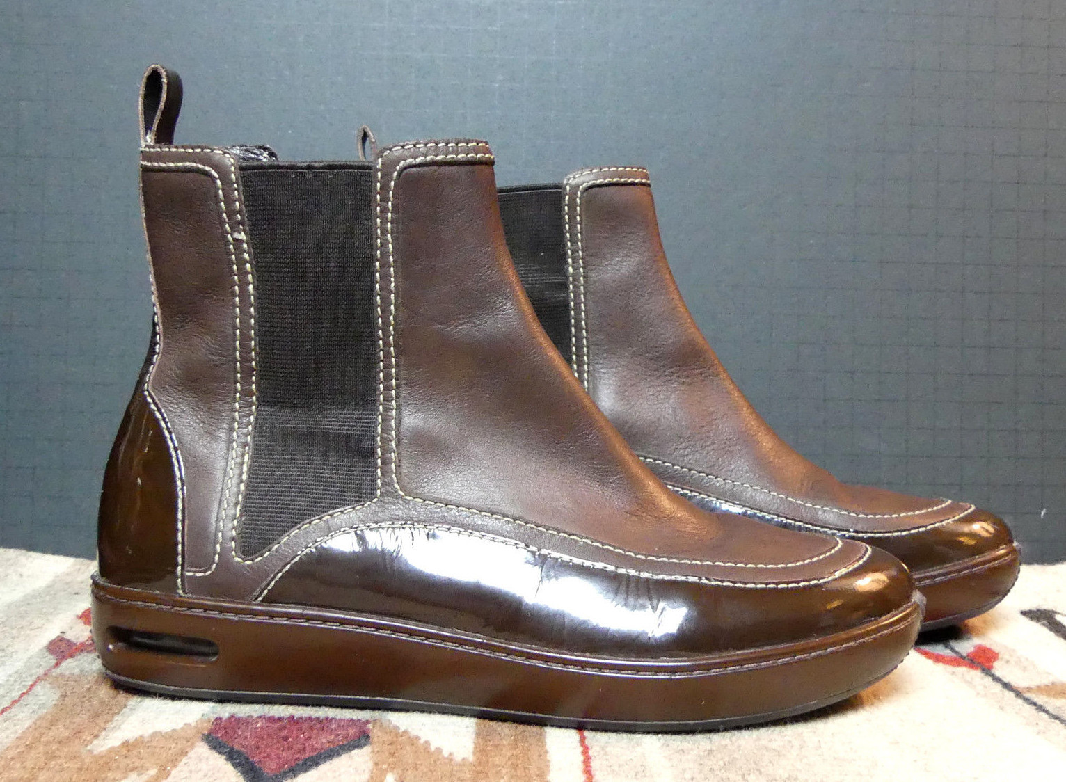 Cole Hann Braun Leder Patent Leder Trim Ankle Boot Sz. 7B MINTY Cole Hann Braun Leder Patent Leder Trim Ankle Boot Sz. 7B MINTY