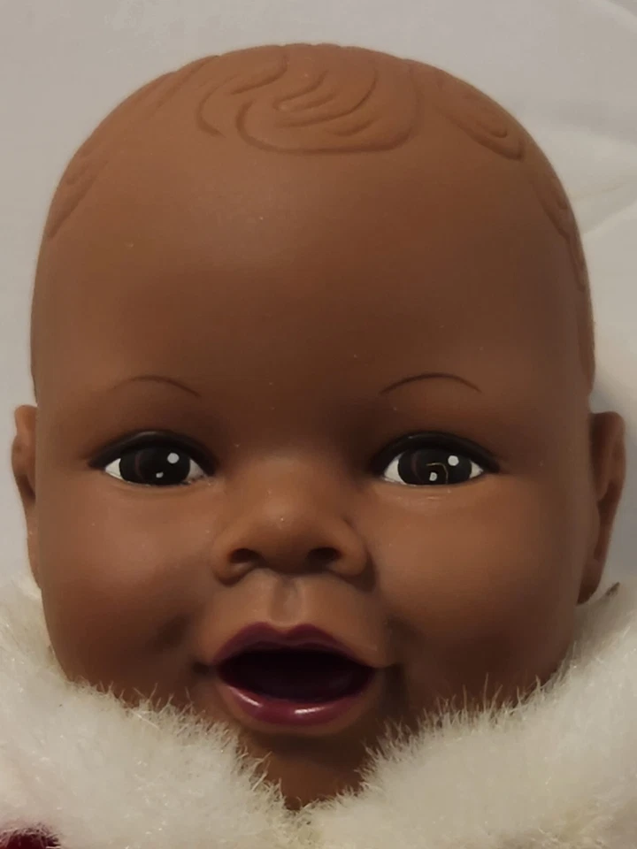 MUÑECA SANTA CLAUS BEBÉ AFROAMERICANO UNIMAX ANNE GEDDES 1999 RARA DE COLECCIÓN 9" Foto 3 de 4