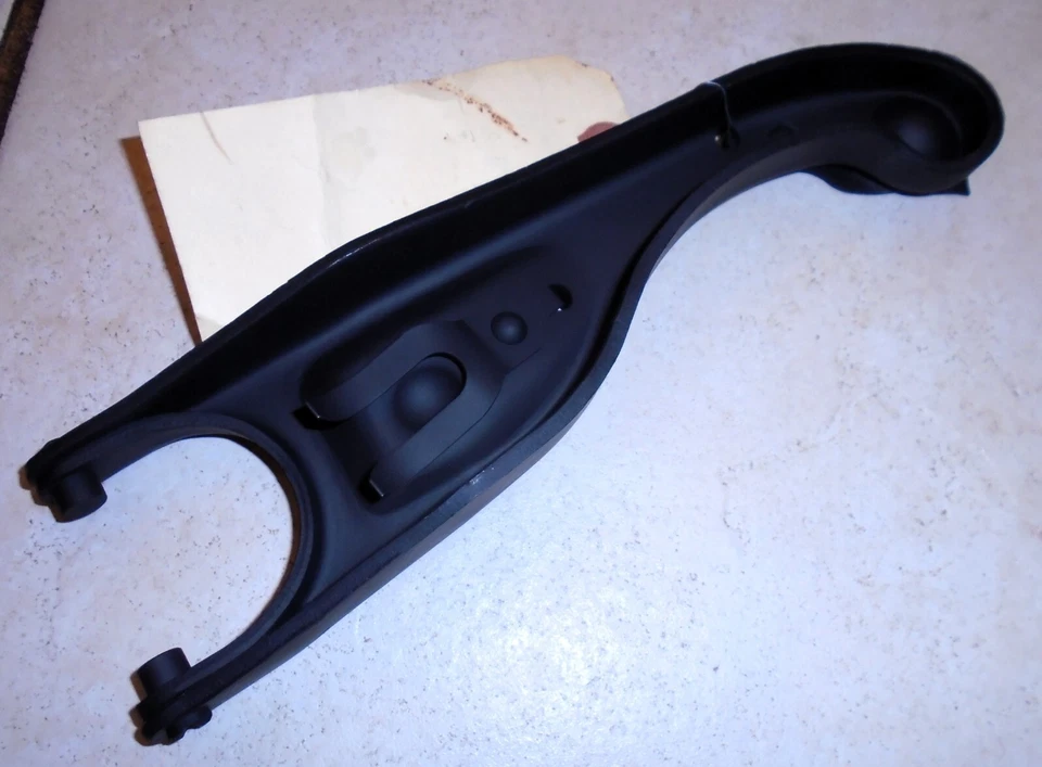 NOS 1939 BUICK Model 40 SPECIAL Clutch Fork GM: 1308425 - Imagem 3 de 3