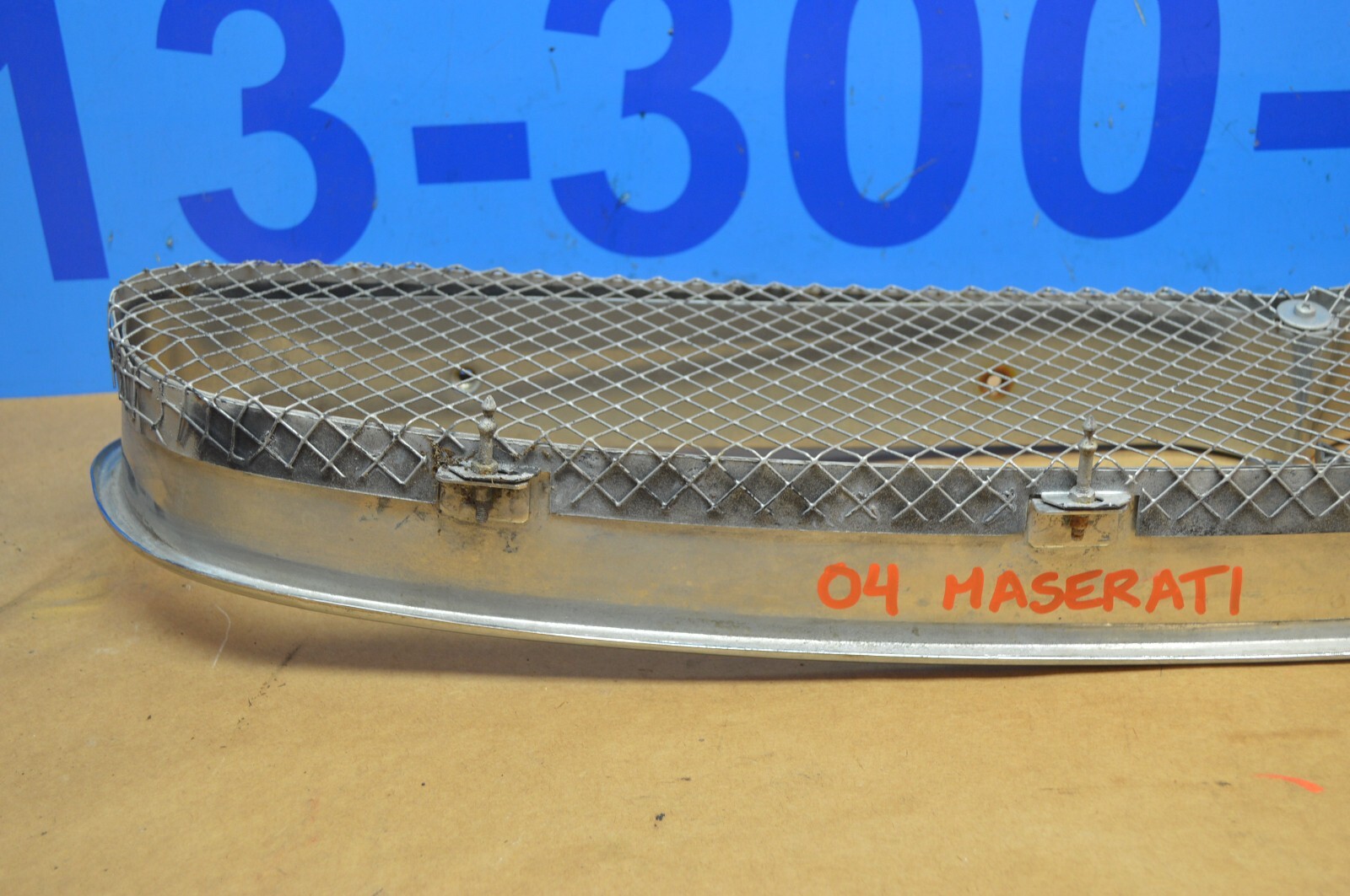 2004 M138 MASERATI M128 GT COUPE  FRONT RADIATOR GRILLE GRILL CHROME ASSEMBLY