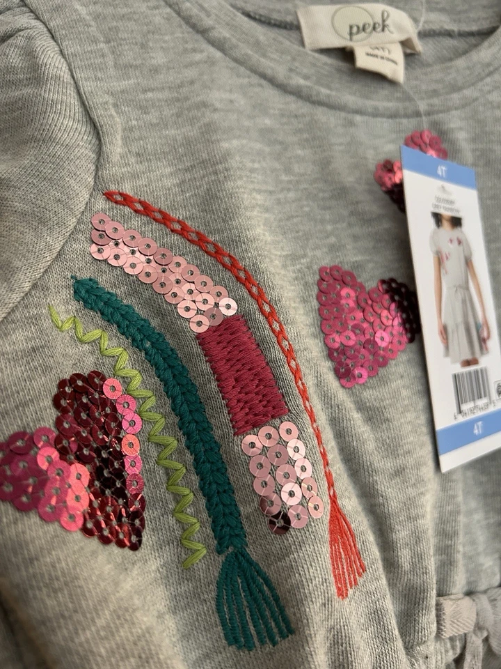 Vestido de lentejuelas de manga corta Peek corazones arco iris para niñas pequeñas Foto 4 de 4