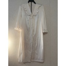 JC Penney Vintage Ivory Peignoir Night Robe Nylon Embroidery Size Medium