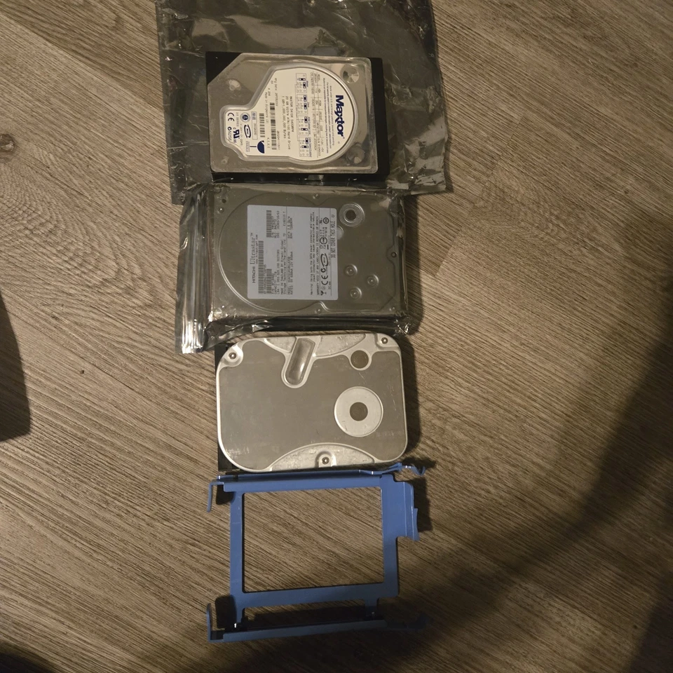 Lot of 3 Hard Drives Seagate ST34311A Maxtor 1GB Hitachi UNTESTED Parts/Repair - Image 2 of 4