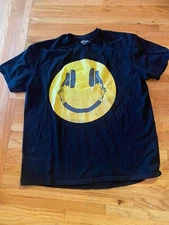 Rhythm And Beat Smile Headphones T-shirt XL